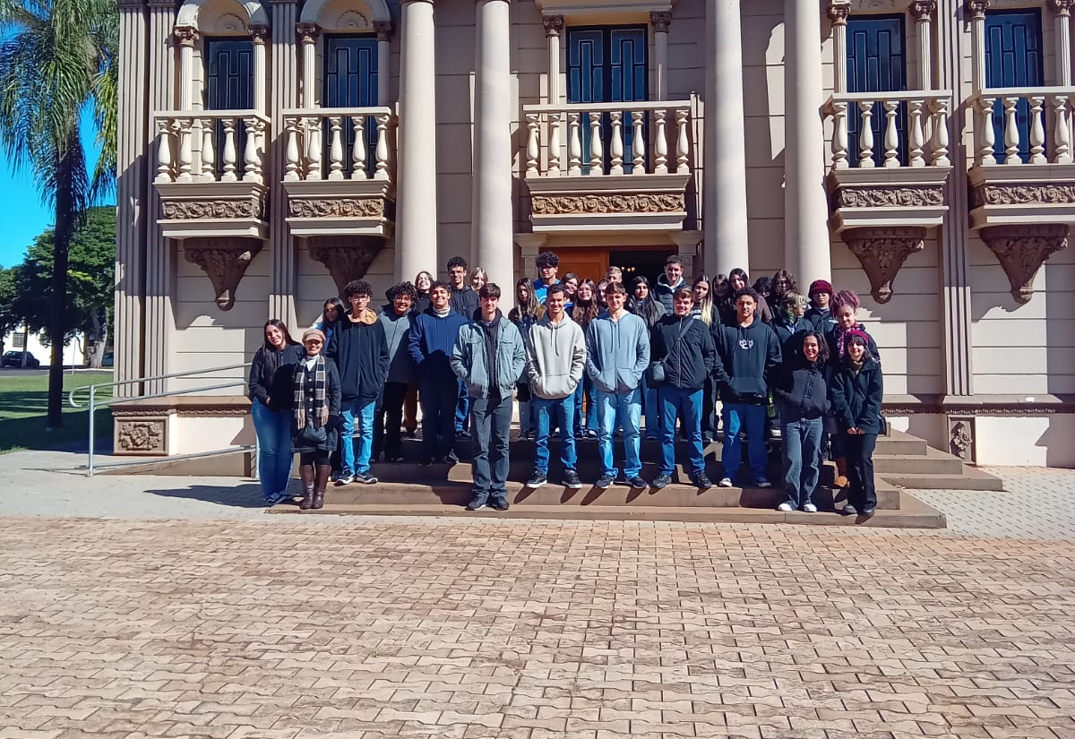 Visita de alunos da ETEC de Cândido Mota
