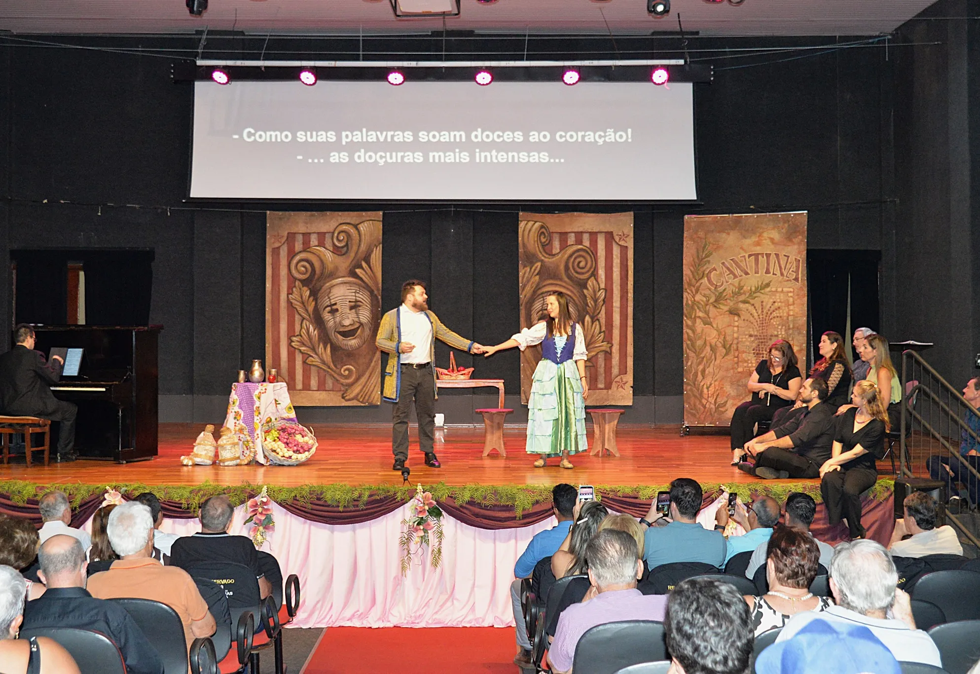 CINE TEATRO É PALCO Da ÓPERA “ELIXIR E SEUS AMORES”.